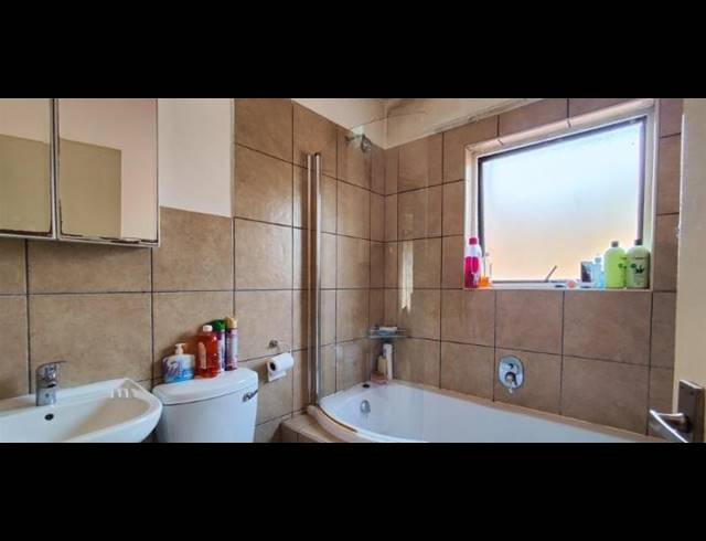 2 BEDROOM APARTMENT FOR SALE IN CASTLEVIEW